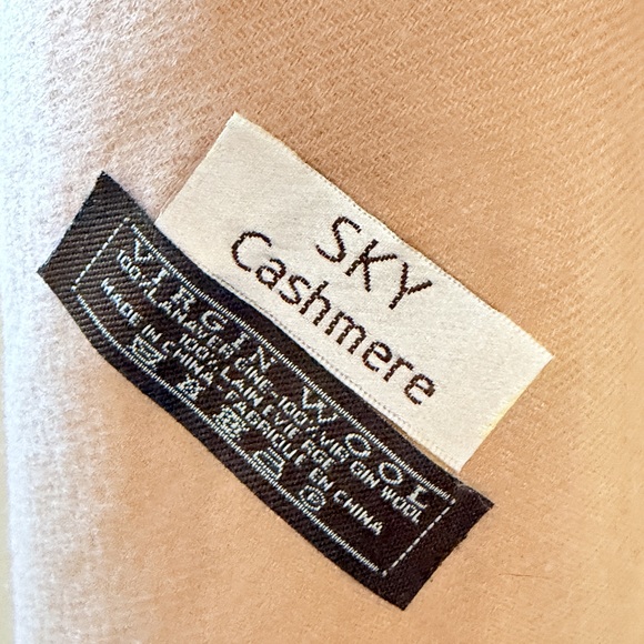 Sky Cashmere Virgin Wool oversized blanket wrap scarf in Tan - Picture 4 of 5